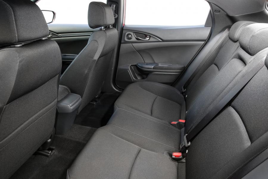 Интерьер Honda Civic VTi Hatchback 2017 года  (AU) (фото 39 из 40)